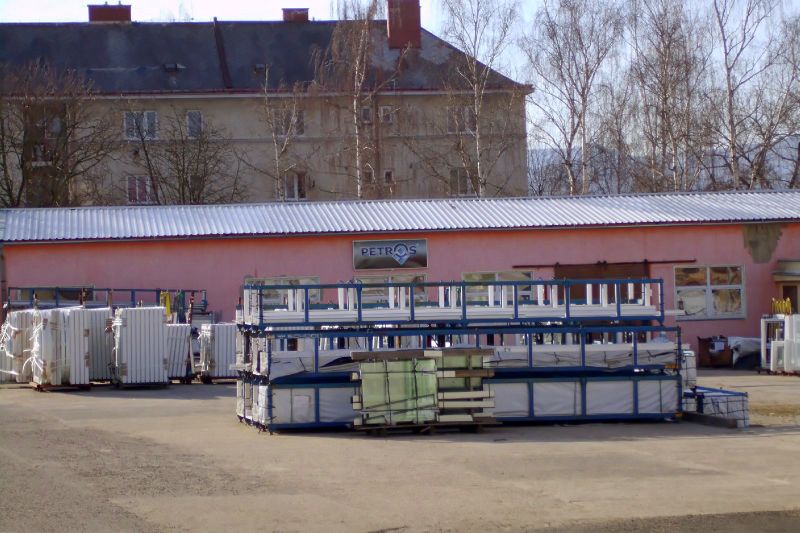 Soubor:Okna Petros Teplice sklad.jpg