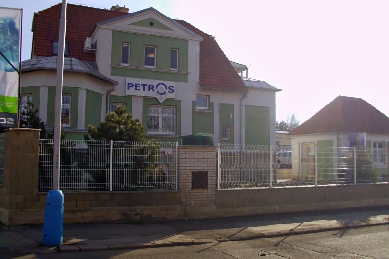 Soubor:Okna Petros Teplice.jpg