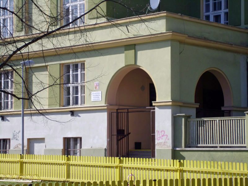 Soubor:ZS Metelkovo namesti Teplice vchod.jpg